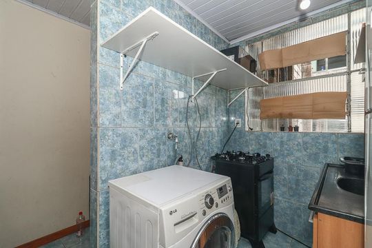 Cozinha de apartamento à venda com 2 quartos, 47m² em Rubem Berta, Porto Alegre