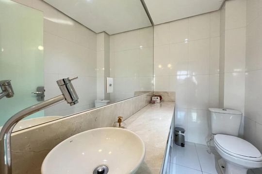 Banheiro de casa de condomínio para alugar com 3 quartos, 300m² em Mário Quintana, Viamão
