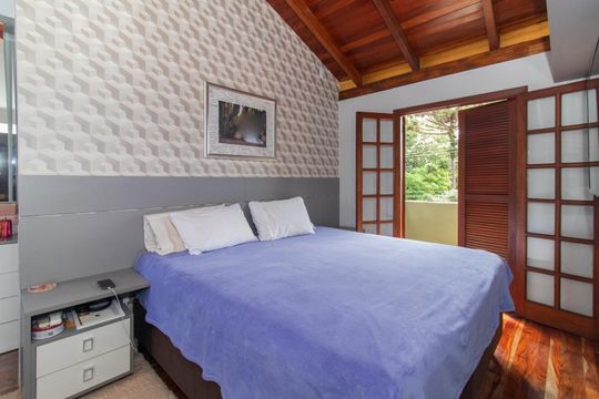 Quarto 1 de casa para alugar com 3 quartos, 208m² em Teresópolis, Porto Alegre