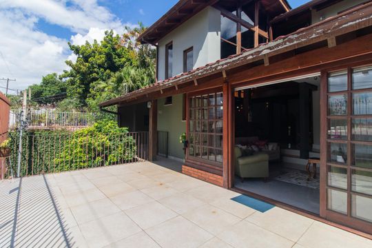 Varanda de casa para alugar com 3 quartos, 208m² em Teresópolis, Porto Alegre