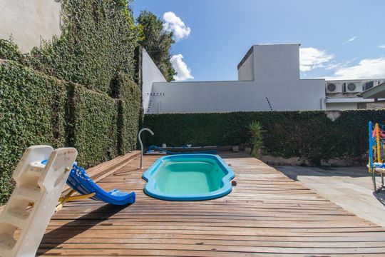 Quintal de casa para alugar com 3 quartos, 208m² em Teresópolis, Porto Alegre