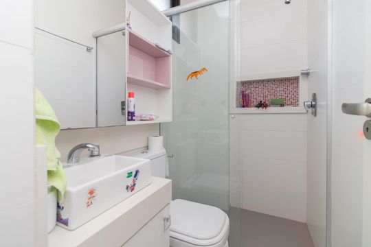 Banheiro do Quarto 3 de casa para alugar com 3 quartos, 208m² em Teresópolis, Porto Alegre