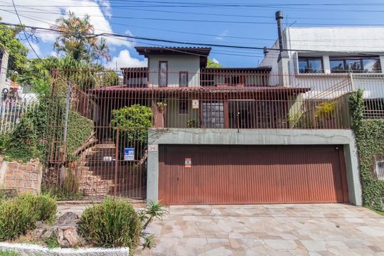 Fachada de casa para alugar com 3 quartos, 208m² em Teresópolis, Porto Alegre