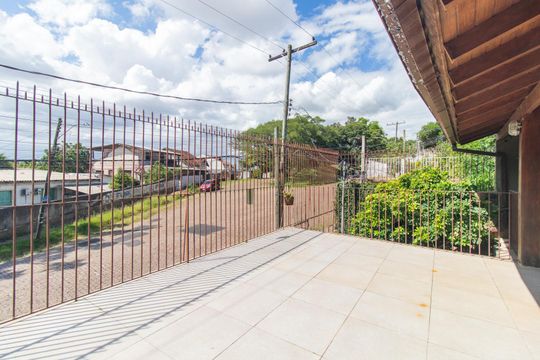 Varanda de casa para alugar com 3 quartos, 208m² em Teresópolis, Porto Alegre
