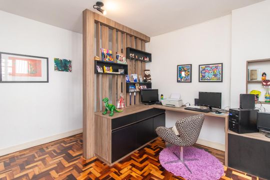 Escritório de casa para alugar com 3 quartos, 208m² em Teresópolis, Porto Alegre