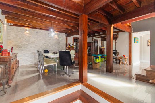 Sala de casa para alugar com 3 quartos, 208m² em Teresópolis, Porto Alegre