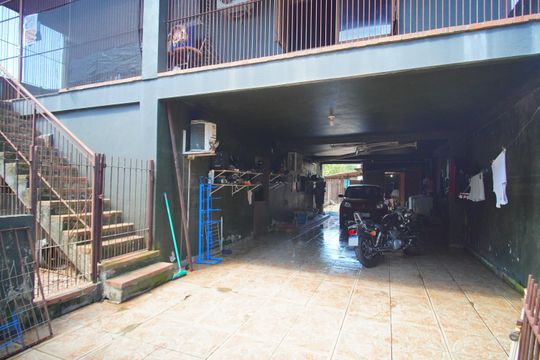 Garagem de casa à venda com 5 quartos, 300m² em Santos Dumont, São Leopoldo