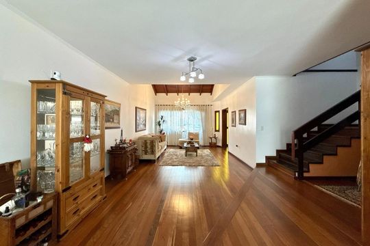 Sala de casa à venda com 4 quartos, 400m² em Jardim Itu Sabará, Porto Alegre