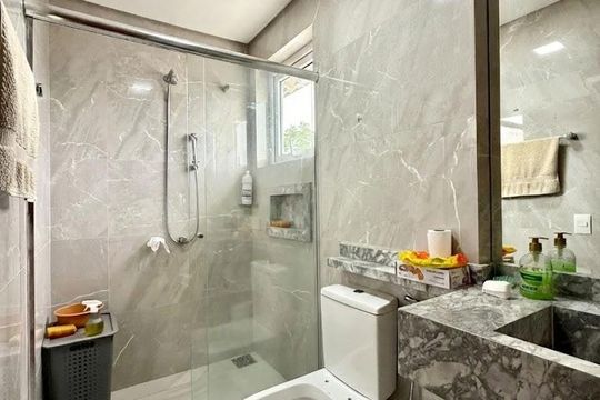 Banheiro de casa à venda com 4 quartos, 400m² em Jardim Itu Sabará, Porto Alegre