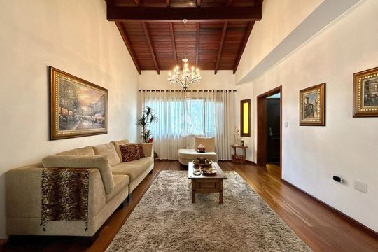 Sala de casa à venda com 4 quartos, 400m² em Jardim Itu Sabará, Porto Alegre