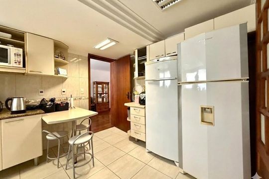 Cozinha de casa à venda com 4 quartos, 400m² em Jardim Itu Sabará, Porto Alegre