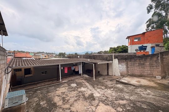 Quintal de casa à venda com 5 quartos, 160m² em Jardim Santa Gertrudes, Jundiaí