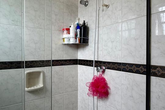 Casa à venda com 2 quartos, 170m² em Jardim Ester Yolanda, São Paulo