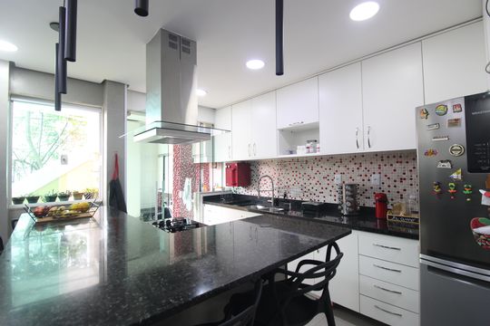 Cozinha de casa de condomínio à venda com 3 quartos, 200m² em Anil, Rio de Janeiro