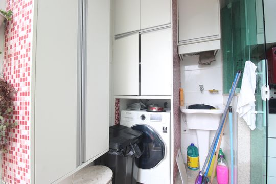 Área de serviço de casa de condomínio à venda com 3 quartos, 200m² em Anil, Rio de Janeiro