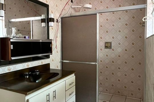 Banheiro de casa para alugar com 3 quartos, 205m² em Jardim Sao Roberto, Guarulhos