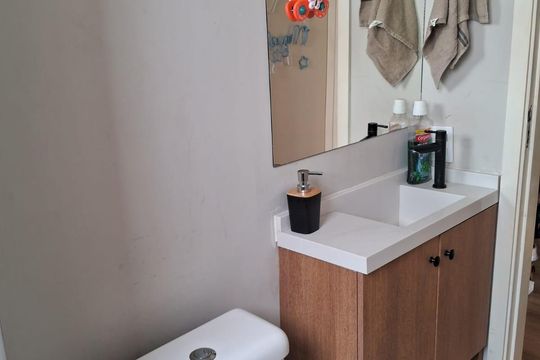 Banheiro de apartamento à venda com 2 quartos, 48m² em Jardim Boa Vista (Zona Oeste), Osasco