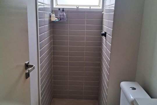 Banheiro de apartamento à venda com 2 quartos, 48m² em Jardim Boa Vista (Zona Oeste), Osasco