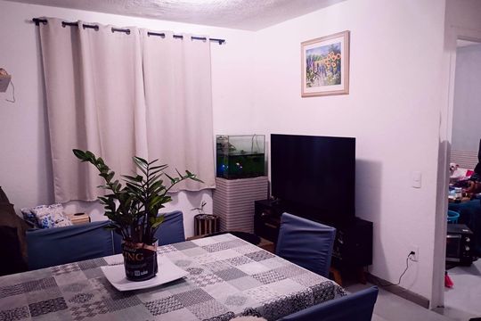 Sala de apartamento à venda com 2 quartos, 41m² em Olaria, Canoas