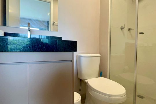 Banheiro de kitnet/studio para alugar com 1 quarto, 27m² em Cerqueira César, São Paulo