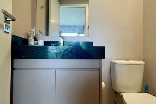 Banheiro de kitnet/studio para alugar com 1 quarto, 27m² em Cerqueira César, São Paulo