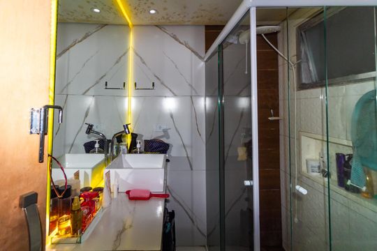 Banheiro de apartamento à venda com 2 quartos, 65m² em Fazenda da Juta, São Paulo