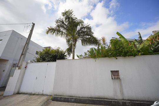 Fachada de casa de condomínio para alugar com 3 quartos, 146m² em São João do Rio Vermelho, Florianópolis