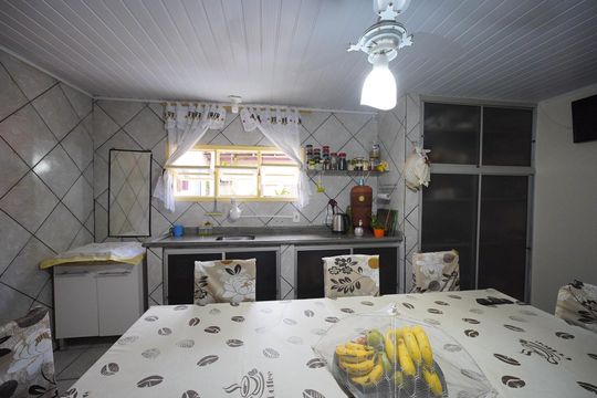 Cozinha de casa de condomínio para alugar com 3 quartos, 146m² em São João do Rio Vermelho, Florianópolis
