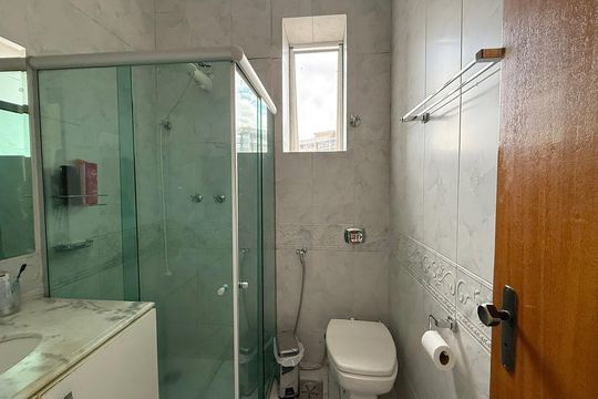 Banheiro da Suíte 1 de apartamento à venda com 4 quartos, 190m² em Calafate, Belo Horizonte