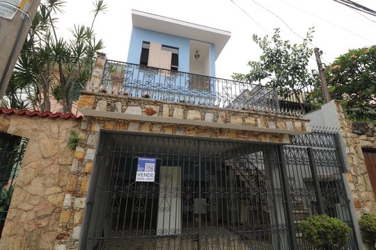 Fachada de casa à venda com 3 quartos, 230m² em Quinta da Paineira, São Paulo