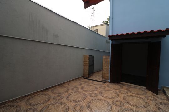 Quintal de casa à venda com 3 quartos, 230m² em Quinta da Paineira, São Paulo