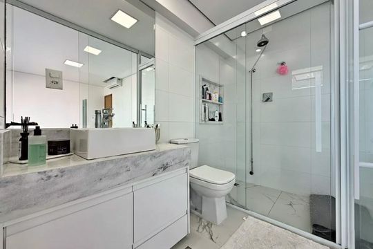 Banheiro de apartamento para alugar com 3 quartos, 136m² em Boqueirão, Santos