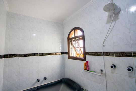 Banheiro do quarto 1 de casa para alugar com 3 quartos, 135m² em Vila Helena, Santo André