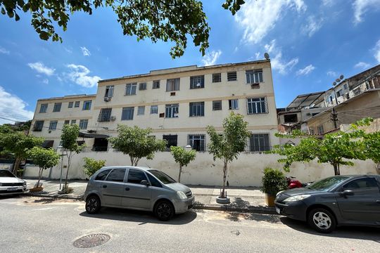Fachada + plaquinha de apartamento para alugar com 1 quarto, 35m² em Engenheiro Leal, Rio de Janeiro