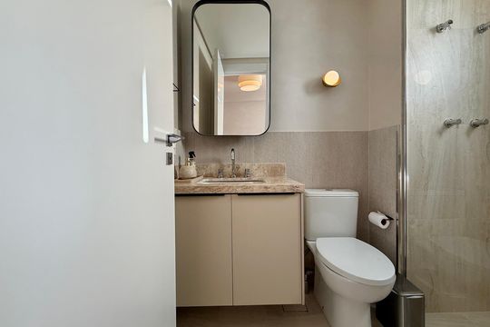 Banheiro Suíte 1 de apartamento à venda com 2 quartos, 92m² em Jardim das Acacias, São Paulo
