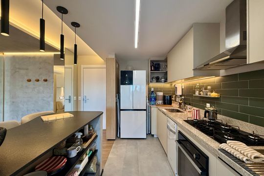 Cozinha de apartamento à venda com 2 quartos, 92m² em Jardim das Acacias, São Paulo
