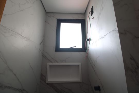 Banheiro da suíte 1 de apartamento à venda com 3 quartos, 155m² em Campininha, São Paulo