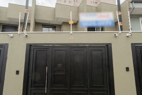 Fachada de casa à venda com 3 quartos, 155m² em Campo Grande, São Paulo