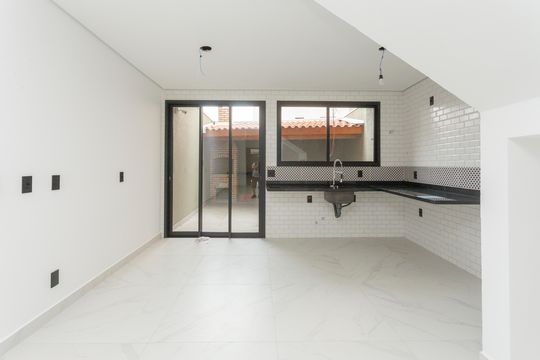 Cozinha de casa à venda com 3 quartos, 155m² em Campo Grande, São Paulo