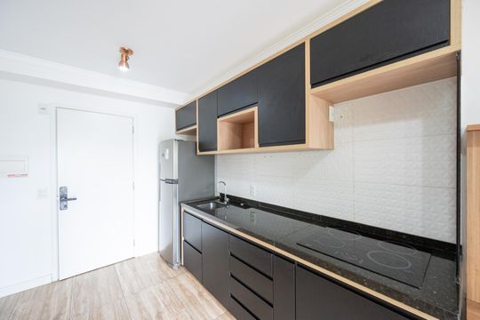 Cozinha de kitnet/studio à venda com 1 quarto, 33m² em Mirandópolis, São Paulo