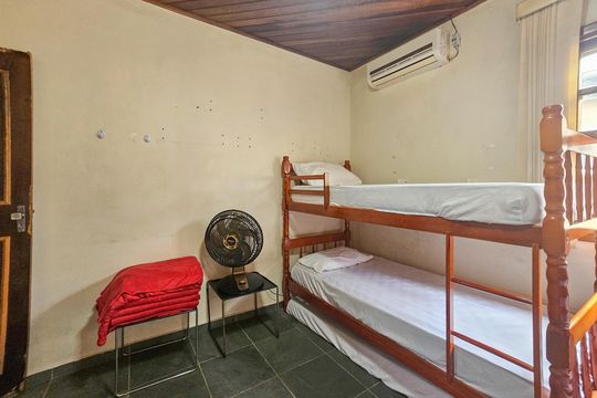 Casa de Condomínio para alugar com 2 quartos, 90m² em Jardim Vitoria, Guarujá