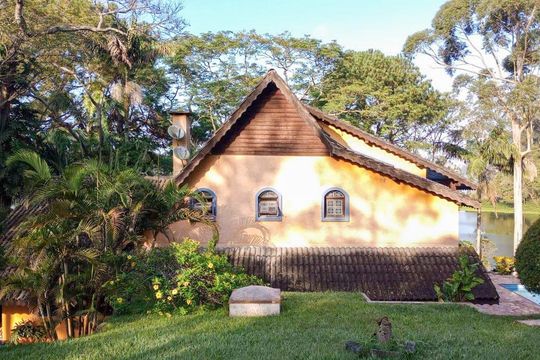 Fachada de casa à venda com 3 quartos, 450m² em Sete Praias, Diadema