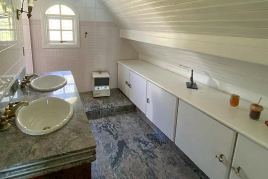 Banheiro de casa à venda com 3 quartos, 450m² em Sete Praias, Diadema