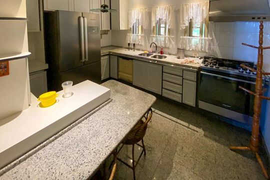 Cozinha de casa à venda com 3 quartos, 450m² em Sete Praias, Diadema