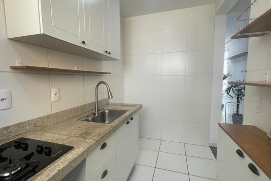 Cozinha de apartamento para alugar com 2 quartos, 47m² em Jardim Gramacho, Duque de Caxias