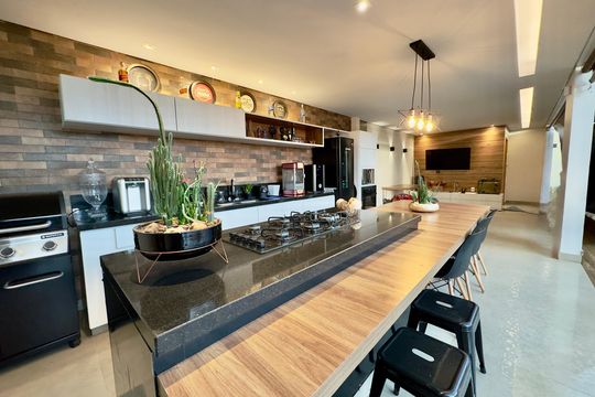 Casa à venda com 4 quartos, 490m² em Nova Cachoeirinha, Belo Horizonte