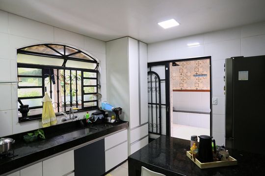 Cozinha de casa à venda com 4 quartos, 485m² em Fernão Dias, Belo Horizonte