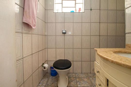 Banheiro 1 de casa para alugar com 3 quartos, 128m² em Jardim Thomaz, São Paulo