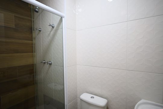 Banheiro de apartamento para alugar com 2 quartos, 48m² em Novo Osasco, Osasco