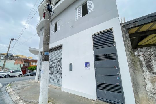 Fachada de casa para alugar com 2 quartos, 65m² em Ayrosa, Osasco